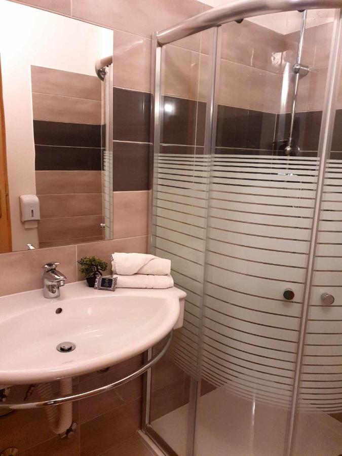 Hotel Lohovo Bihac Bagian luar foto