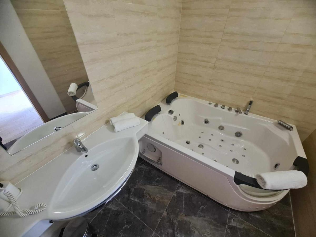 Hotel Lohovo Bihac Bagian luar foto