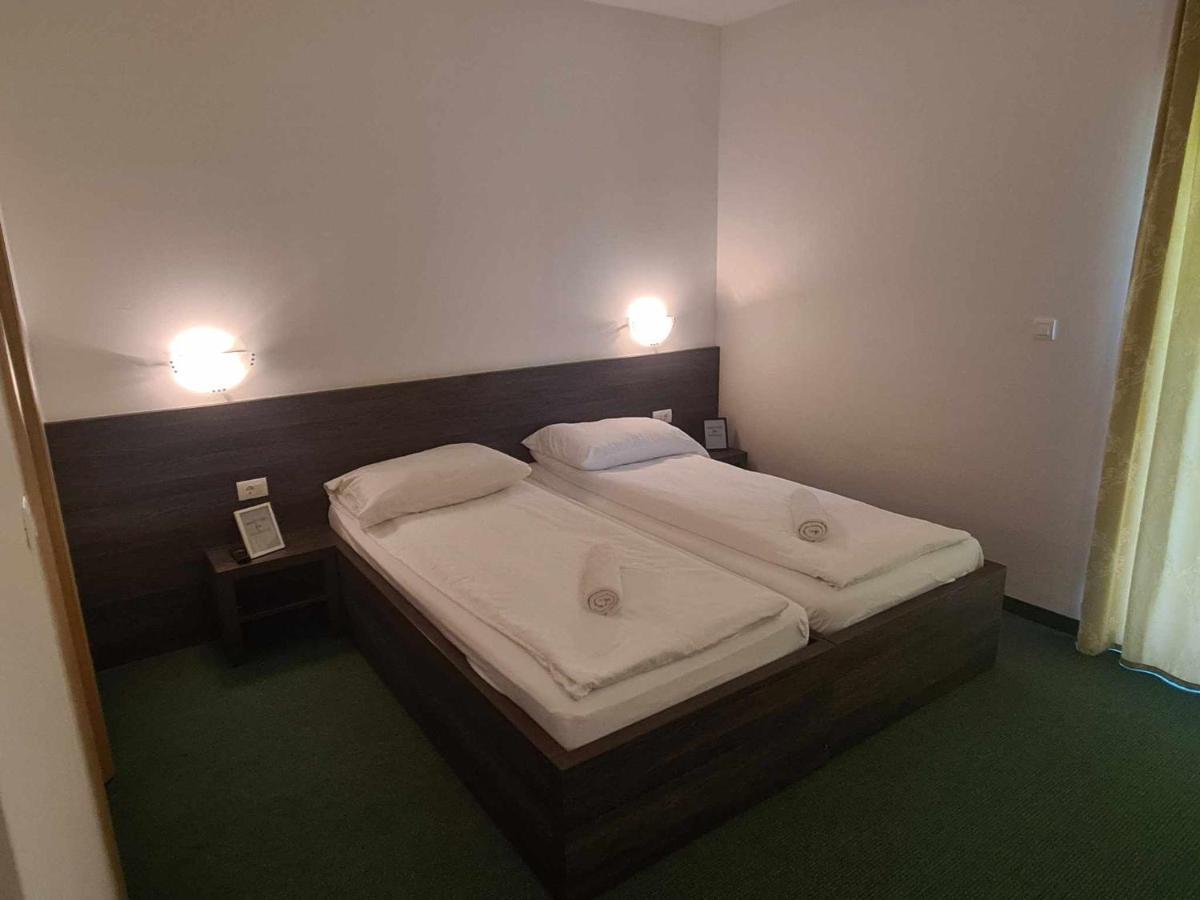 Hotel Lohovo Bihac Bagian luar foto