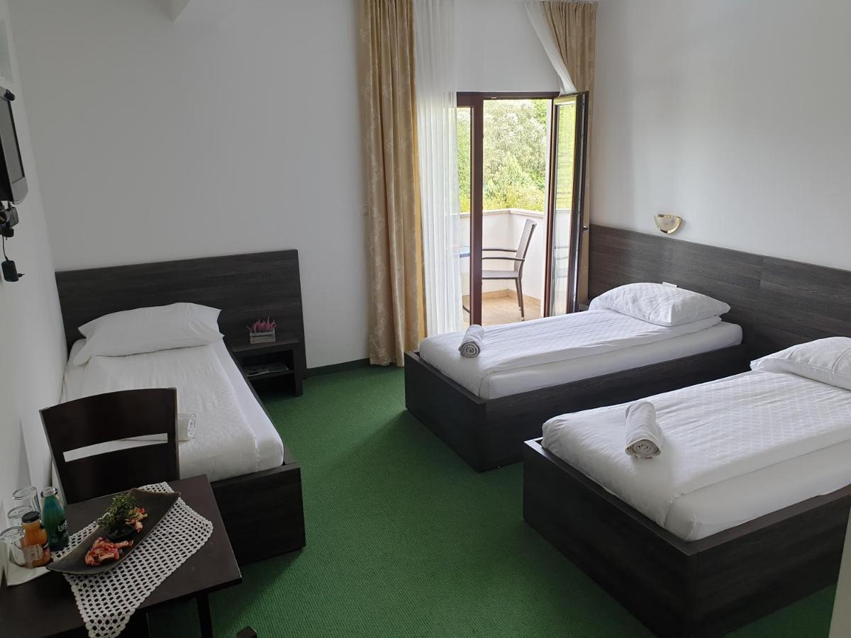 Hotel Lohovo Bihac Bagian luar foto