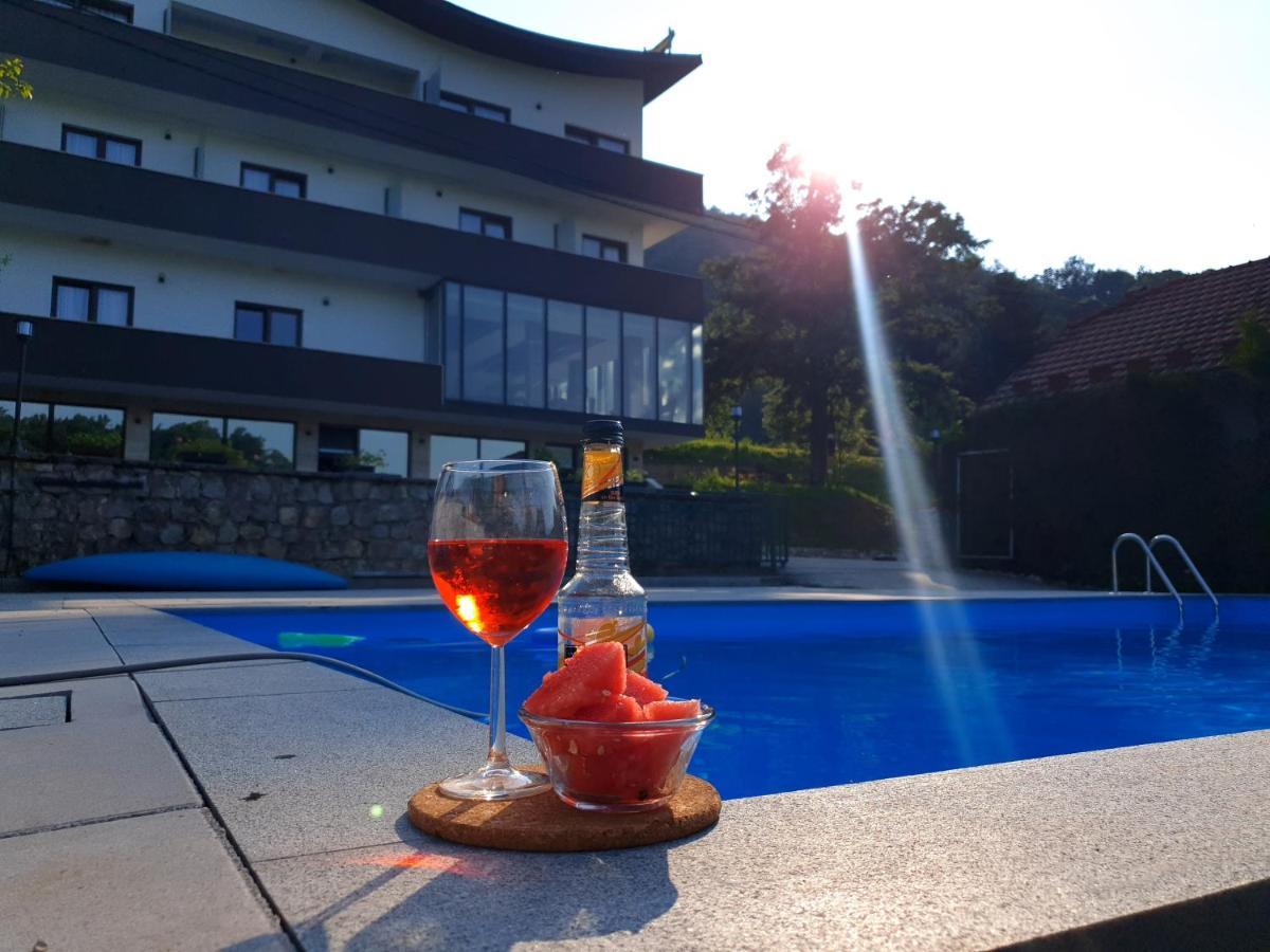 Hotel Lohovo Bihac Bagian luar foto