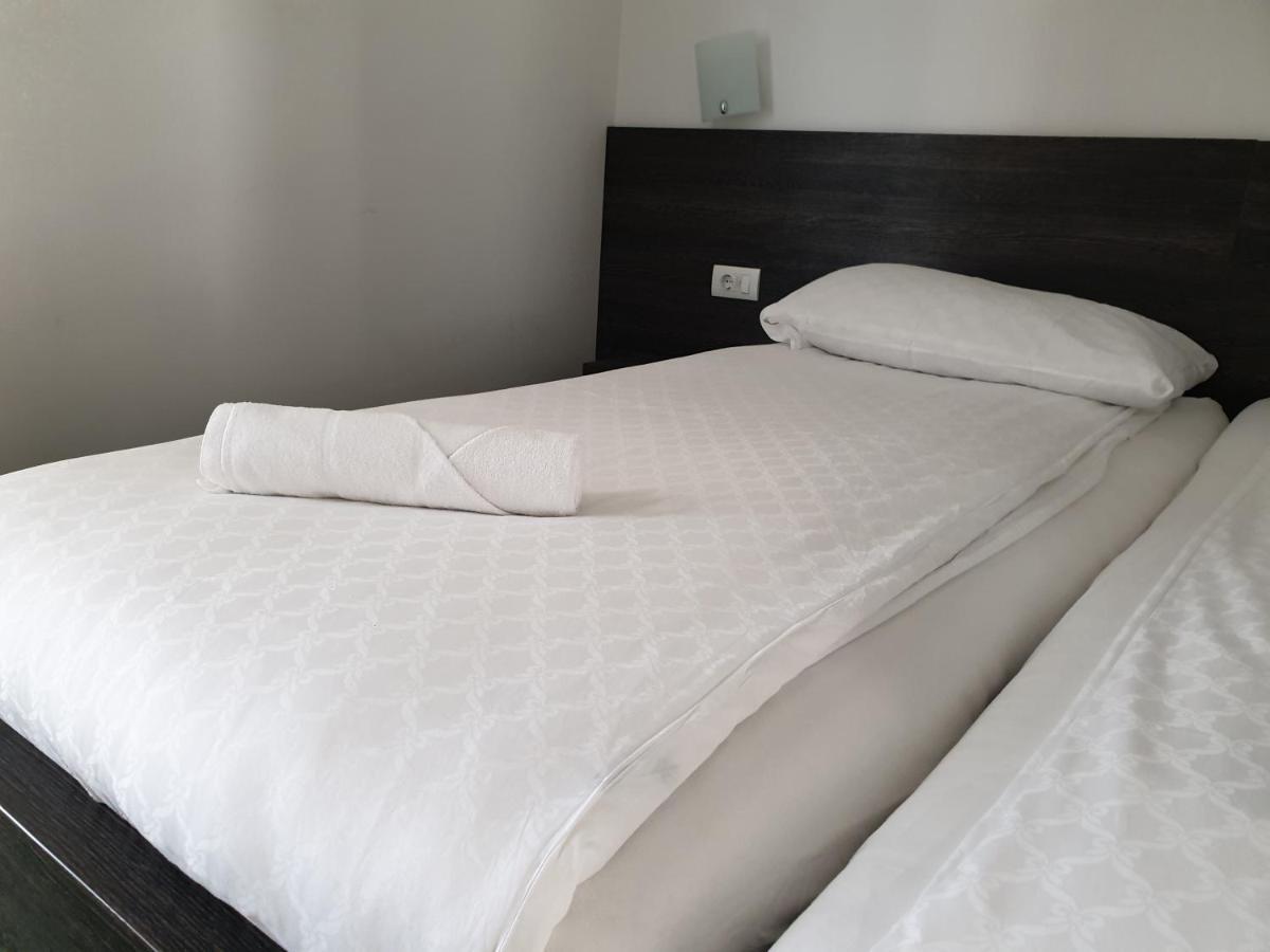 Hotel Lohovo Bihac Bagian luar foto