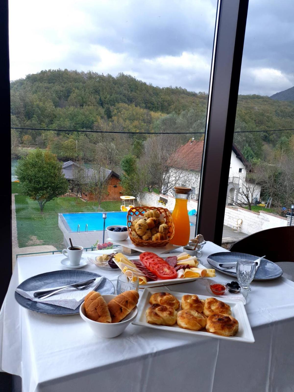 Hotel Lohovo Bihac Bagian luar foto